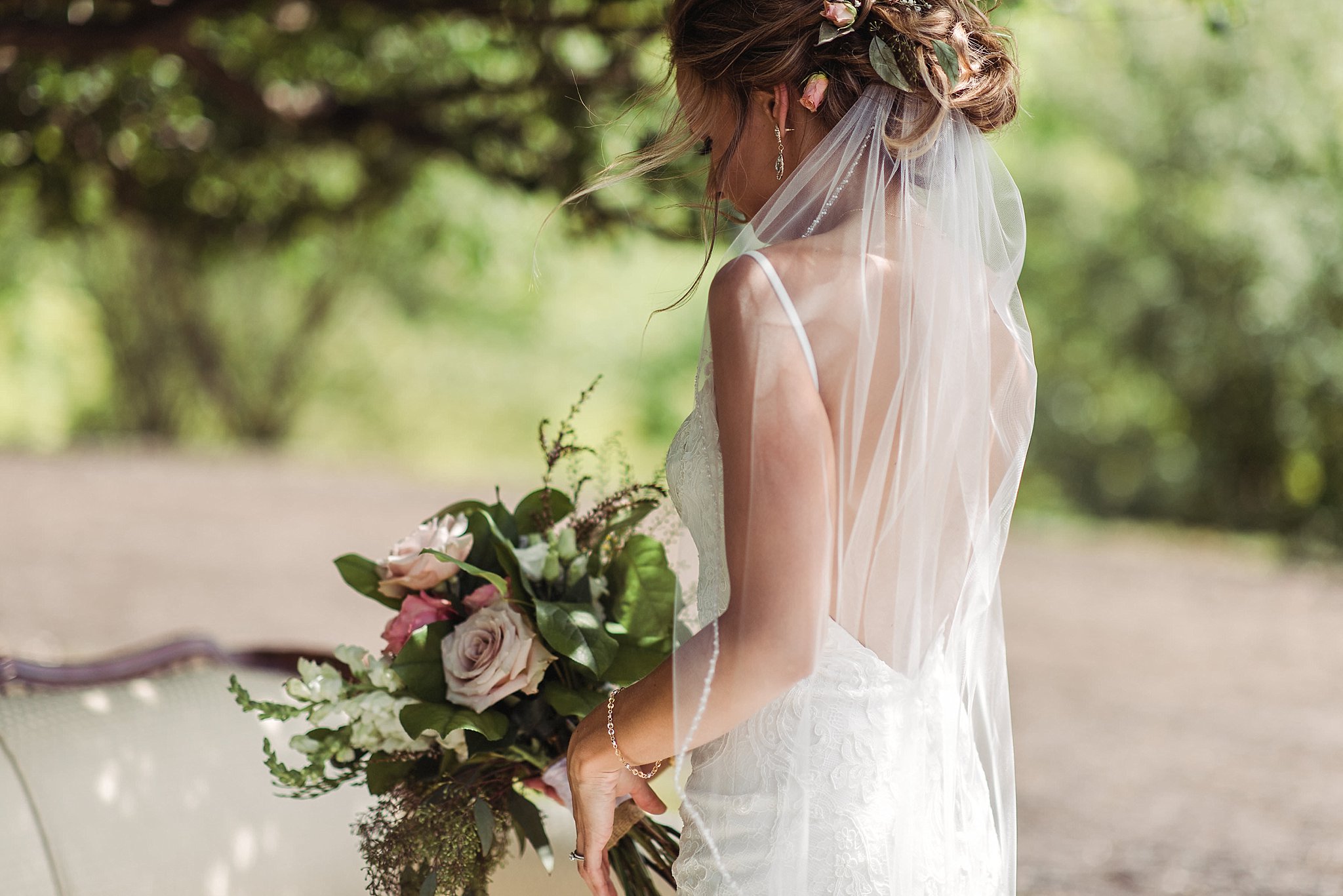 jacqueline james photography kleinfelds sash and bustle boho chic barn summer wedding bride