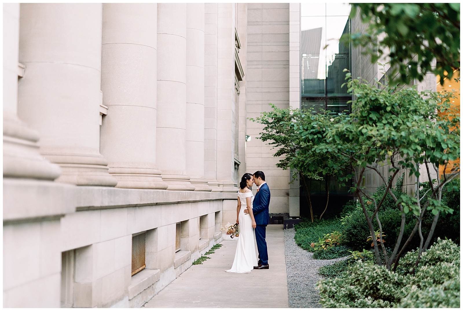 bride and groom portraits gardiner museum downtown toronto modern romantic wedding jacqueline james photography