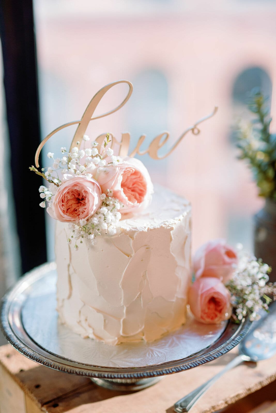 storys building toronto wedding venue modern romantic luxury wedding cake jacqueline james photography