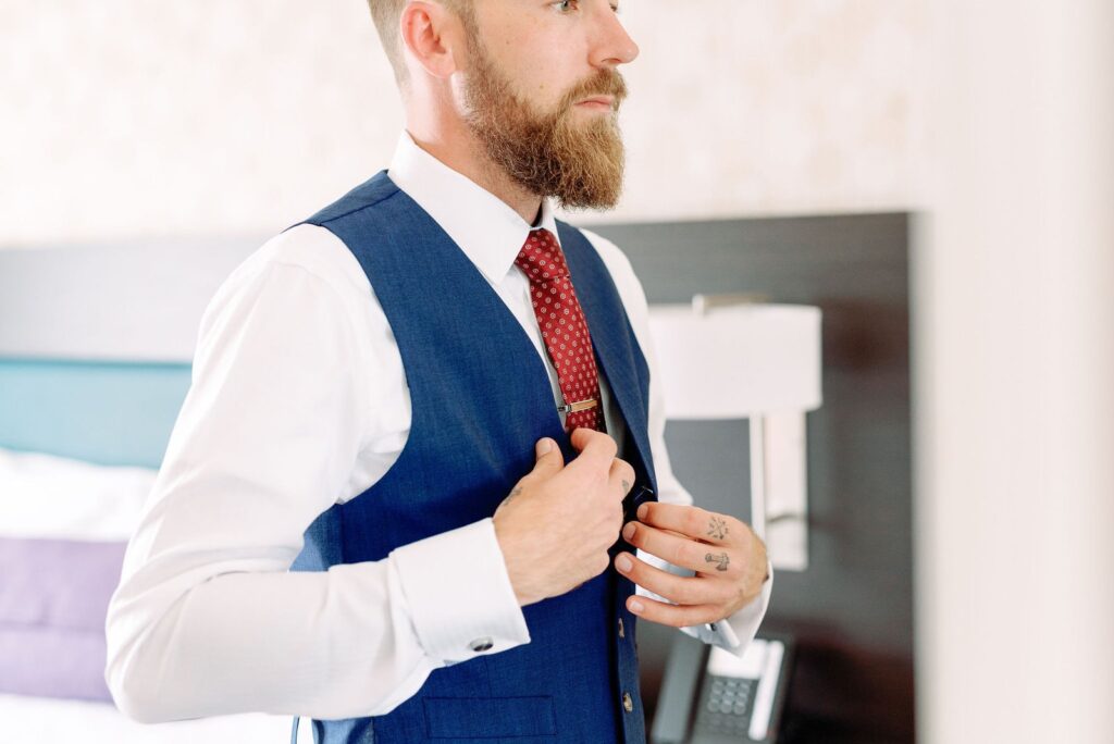 Stylish hipster groom getting ready wedding toronto wedding venue jacqueline james photography