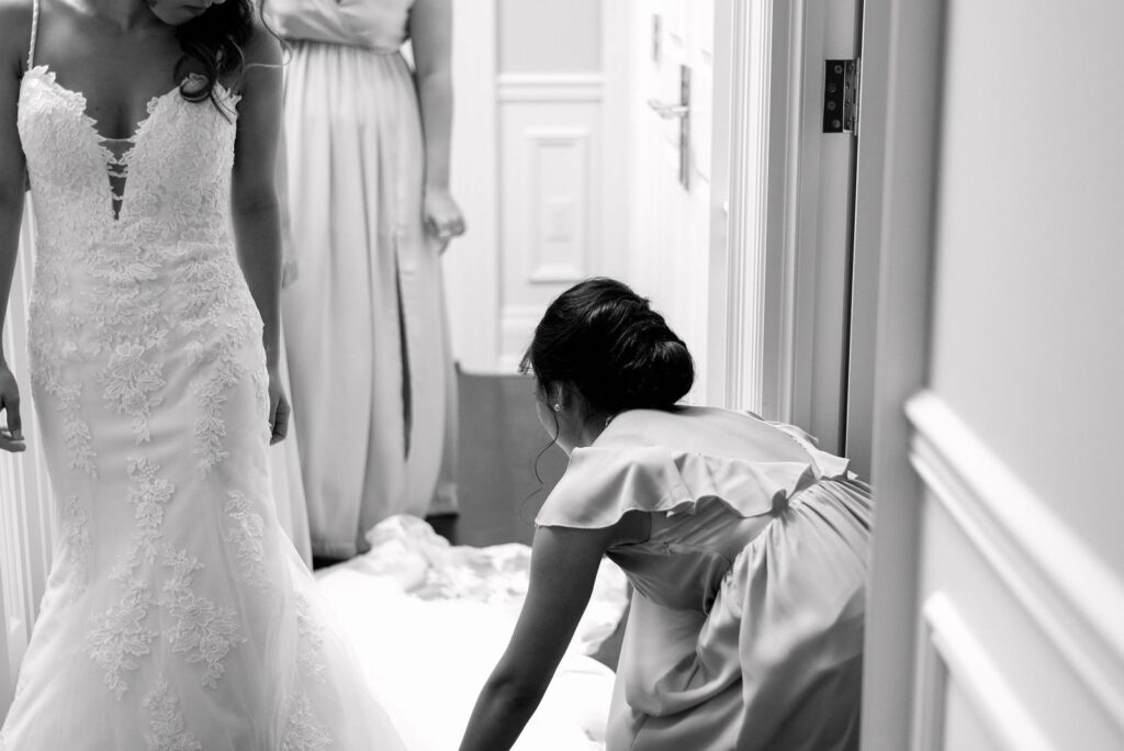 bridesmaids help bride getting ready berkeley events toronto wedding jacqueline james photography