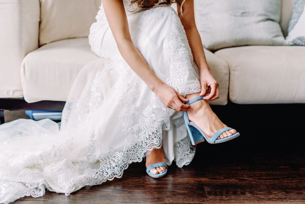 bride putting on shoes berkeley events toronto wedding jacqueline james photography