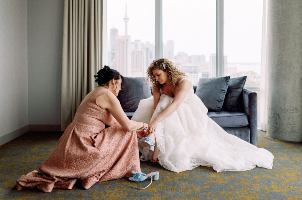 bride getting into wedding dress with mom at hotel x toronto 