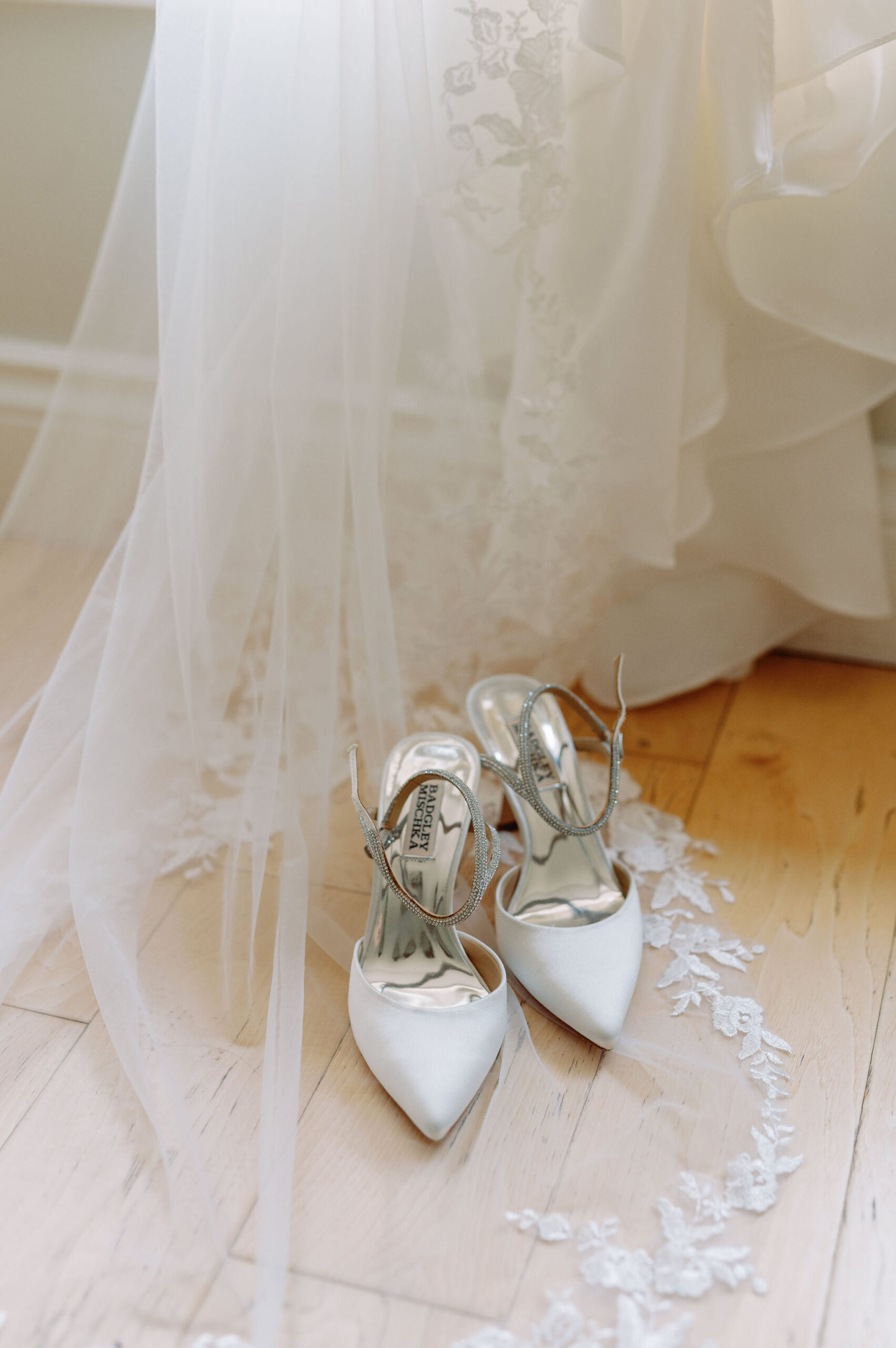 bridal details wedding shoes veil layflat editorial whistle bear golf club wedding