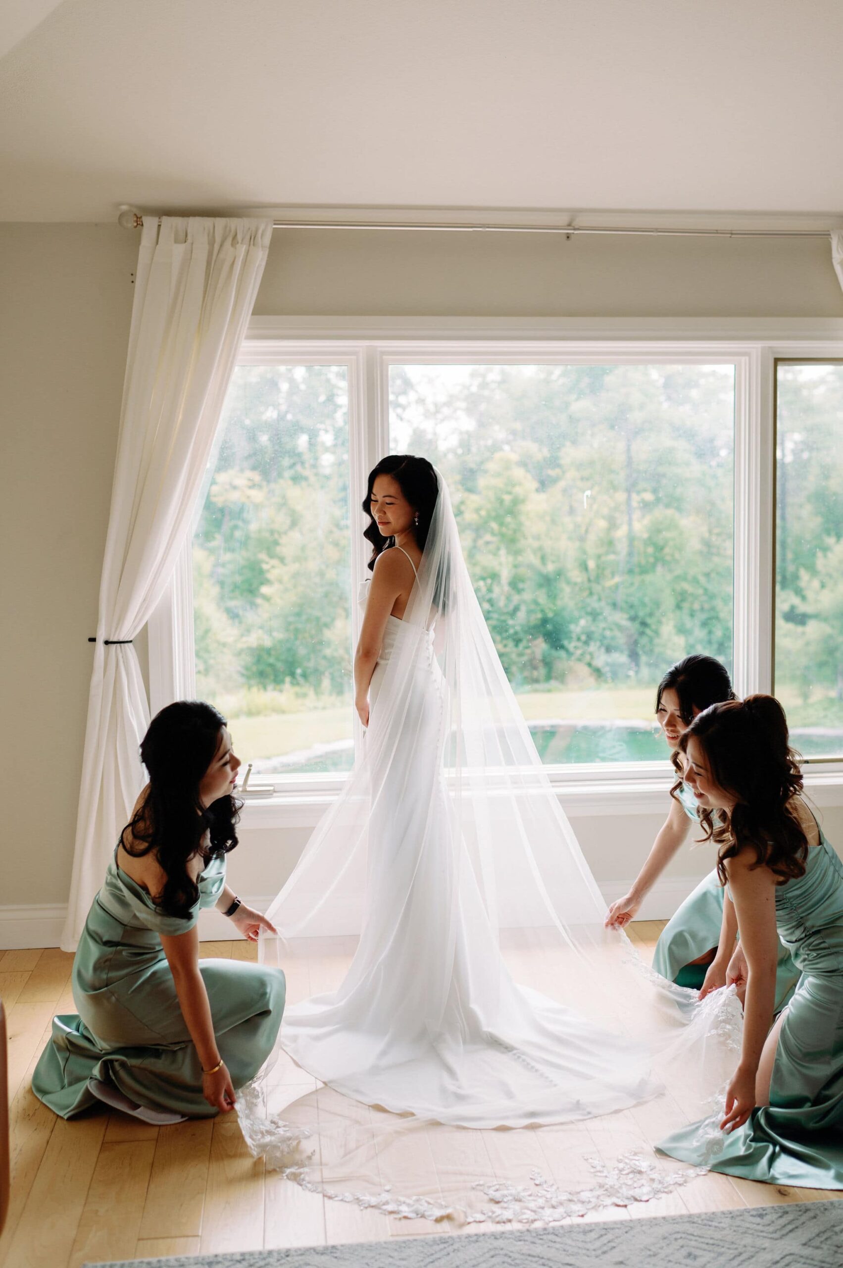 bride getting ready with bridesmaids morning happy smiles laughter whistle bear golf club wedding