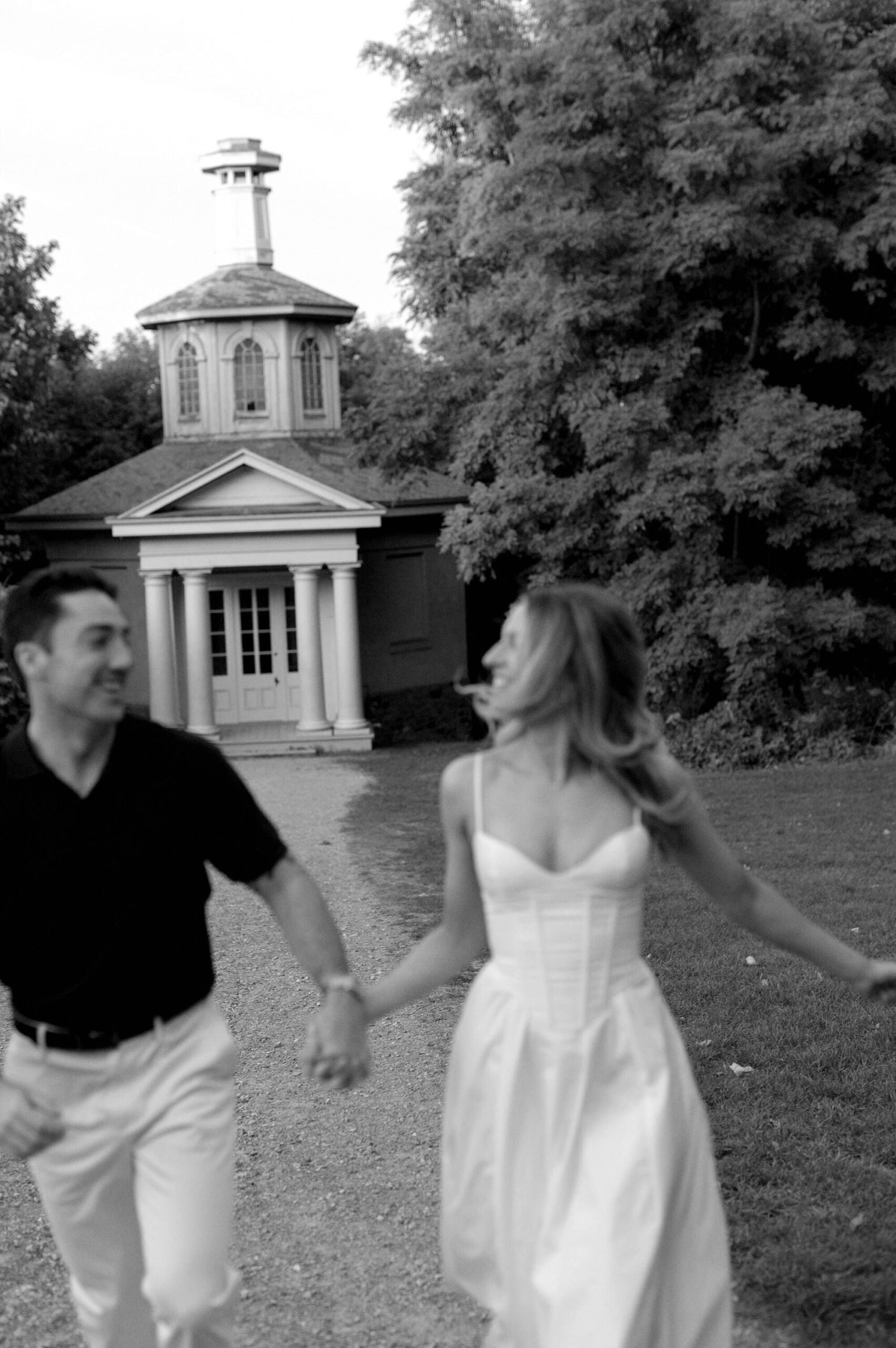 Black and white motion of the couple running along the path